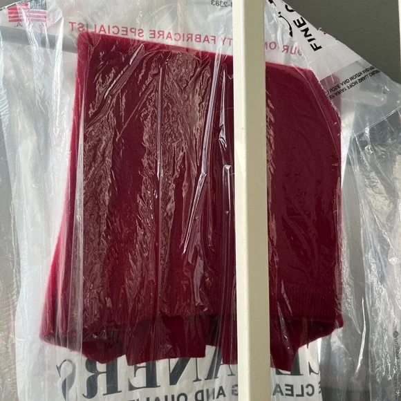 Red cashmere sweater - Picture 10 of 10